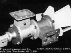 Seavey ESA 124D motoricky ovladany ofsetovy kombinovany CaKU feed s napajanim 27 VDC s motorickym otacanim vsetkych ortogonalnych vystupov